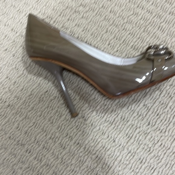 Gucci gray patent leather heels size 7 - Picture 3 of 9